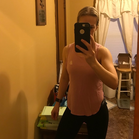 Built  apparel soft tank only worn once - Picture 2 of 4
